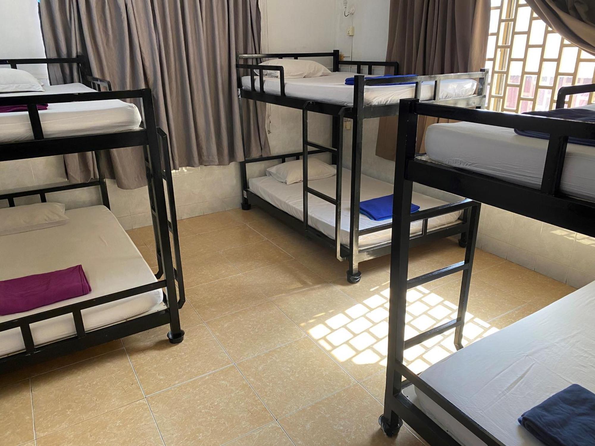 The Eighty8 Hostel พนมเปญ ภายนอก รูปภาพ