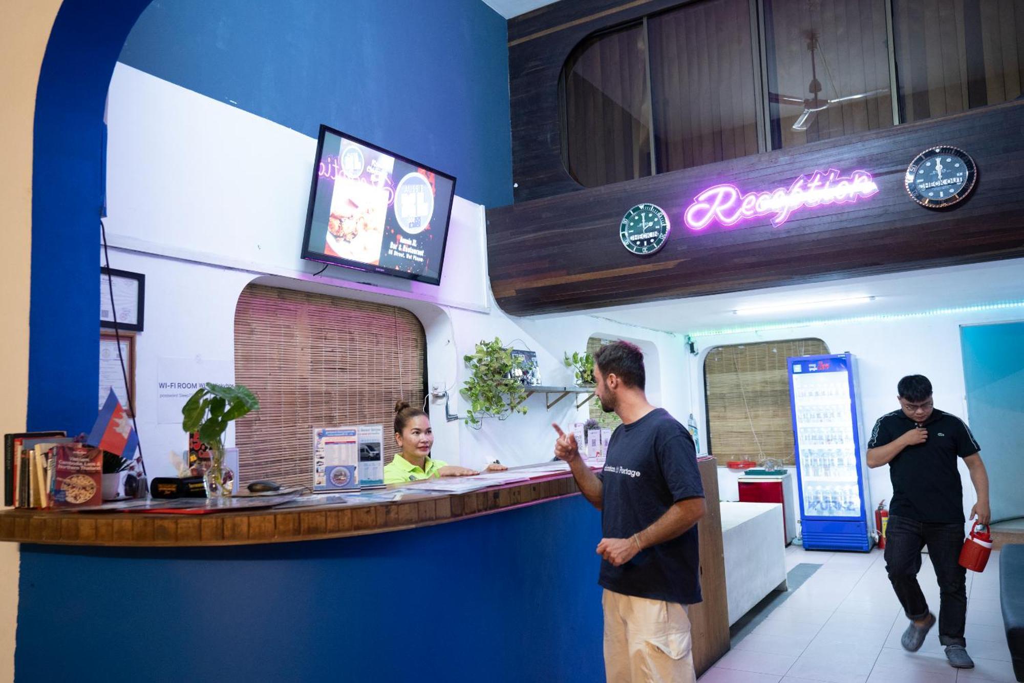 The Eighty8 Hostel พนมเปญ ภายนอก รูปภาพ
