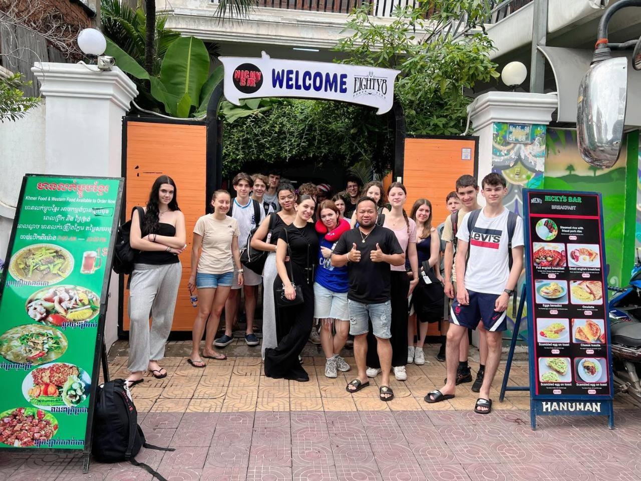 The Eighty8 Hostel พนมเปญ ภายนอก รูปภาพ