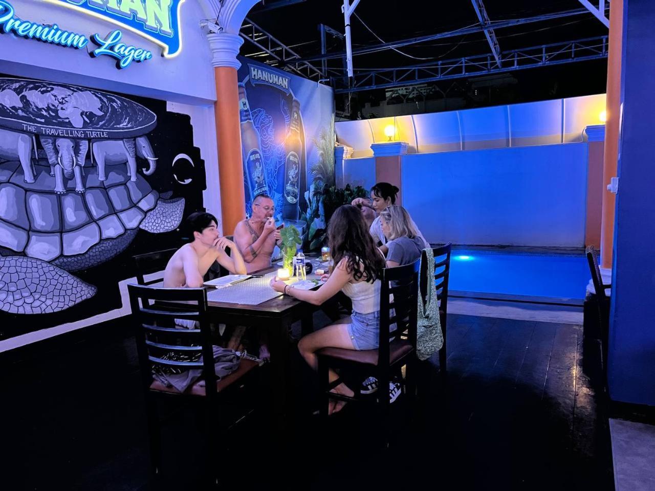 The Eighty8 Hostel พนมเปญ ภายนอก รูปภาพ