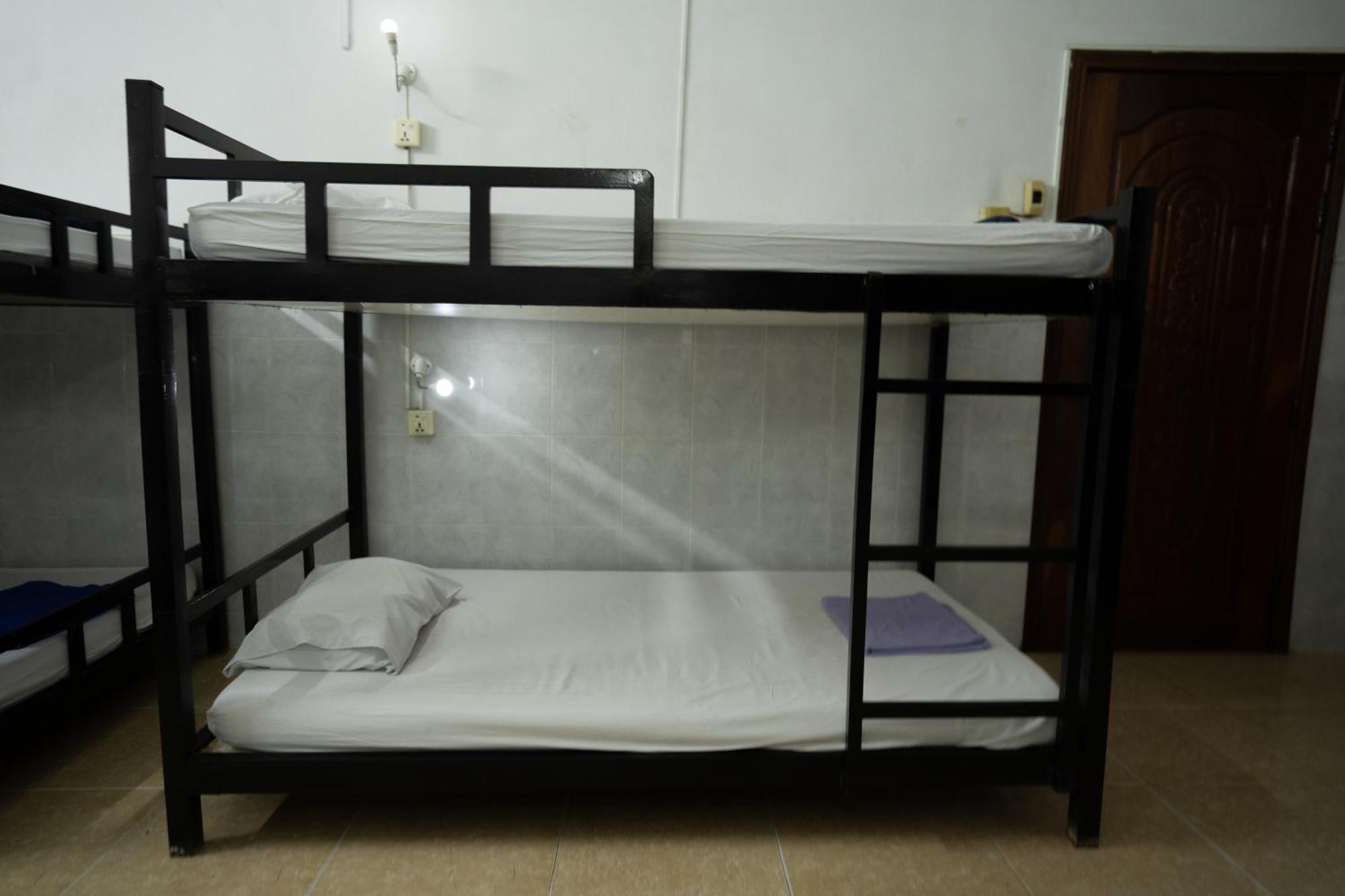 The Eighty8 Hostel พนมเปญ ภายนอก รูปภาพ