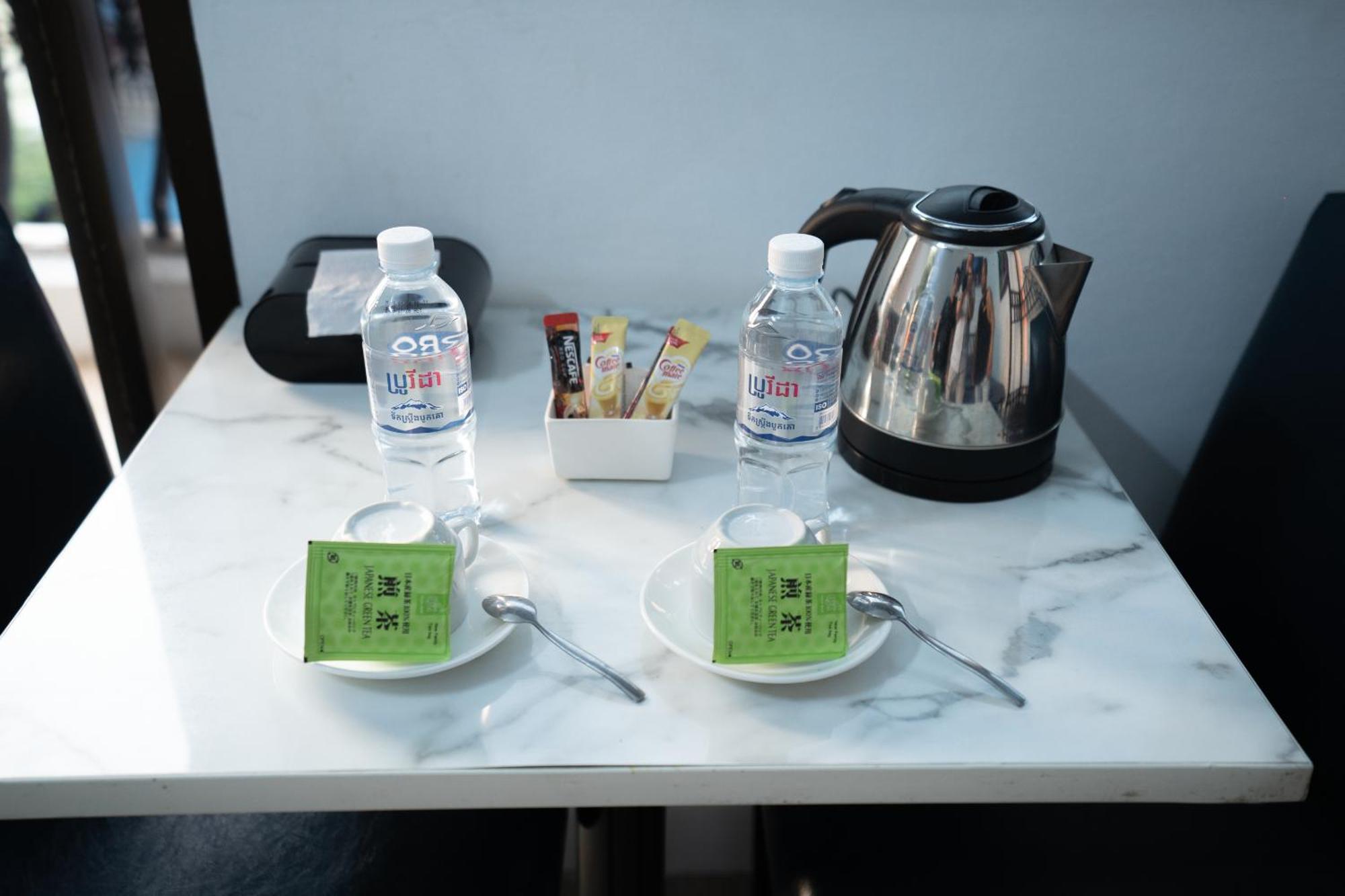 The Eighty8 Hostel พนมเปญ ภายนอก รูปภาพ